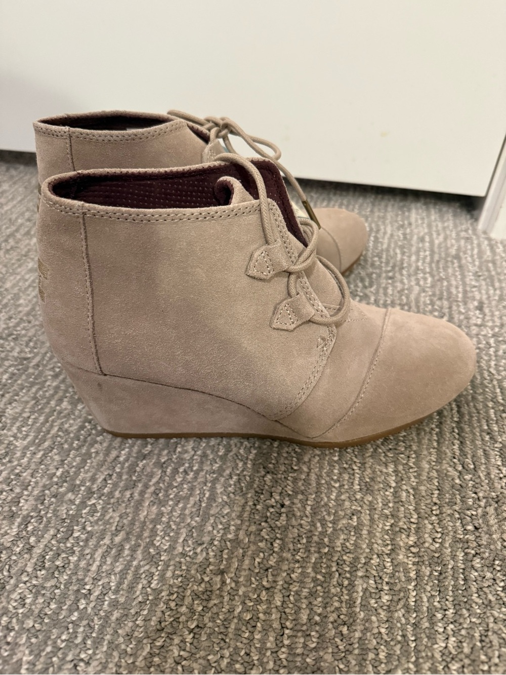 TOMS Kala Desert Taupe Suede Wedge Ankle Booties Women’s Size 10 Lace Up NWT - Picture 6 of 7